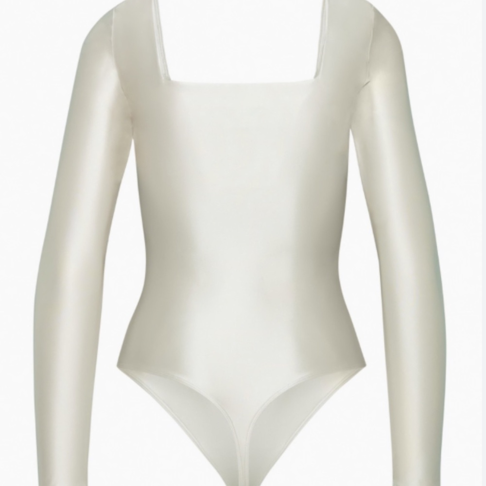Aritzia  Babaton Satinette Squareneck Long Sleeve Bodysuit White/Cream